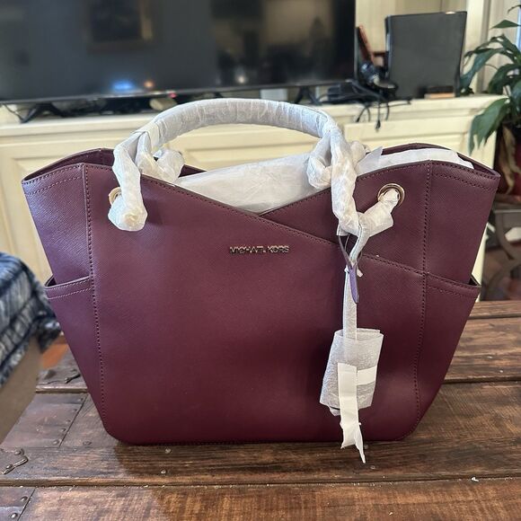 NWT Michael Kors Signature Jet Set Travel Large Chain Shoulder Tote Bordeaux - Picture 1 of 8